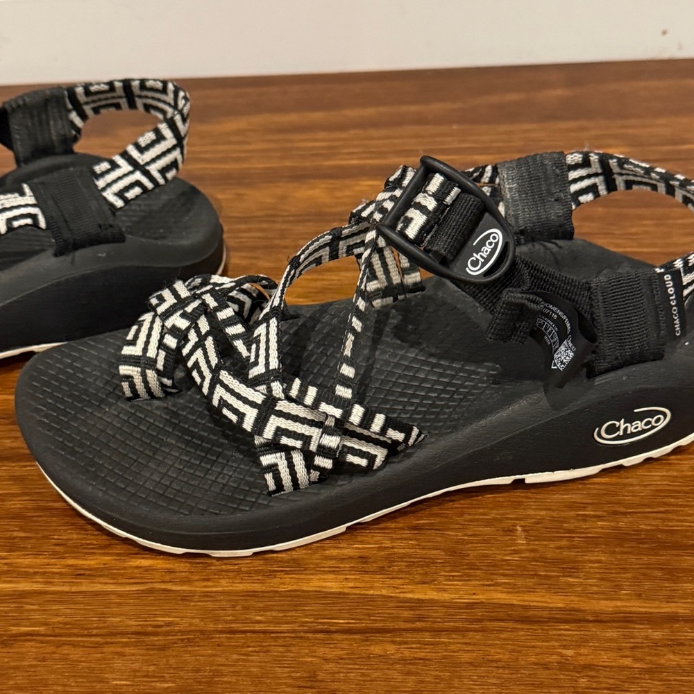 Chaco Sandals Size 6 Black White Pattern Adjustable Outdoor Hiking - Picture 3 of 11